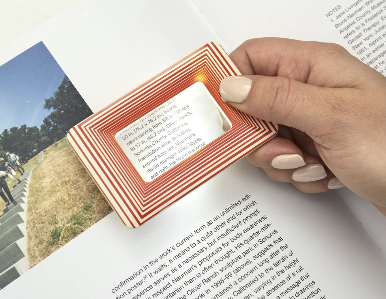 Hand held light up magnifier - Image 8